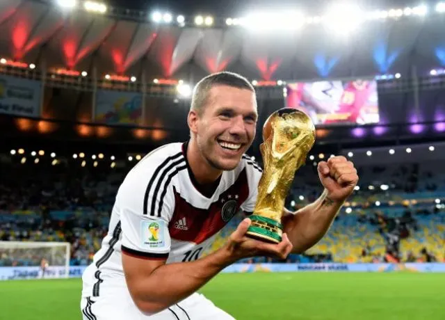 Buổi lễ chia tay đầy cảm xúc của Podolski